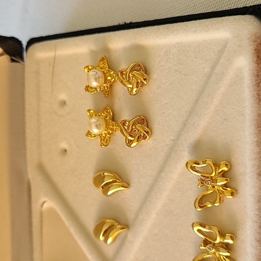 Set of Nine Earrings - Picture 4 of 12